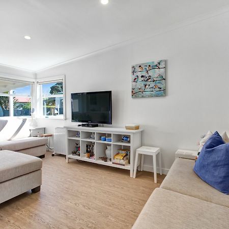 The Little Blue Bach In Oneroa Village By Waiheke Unlimited Buitenkant foto