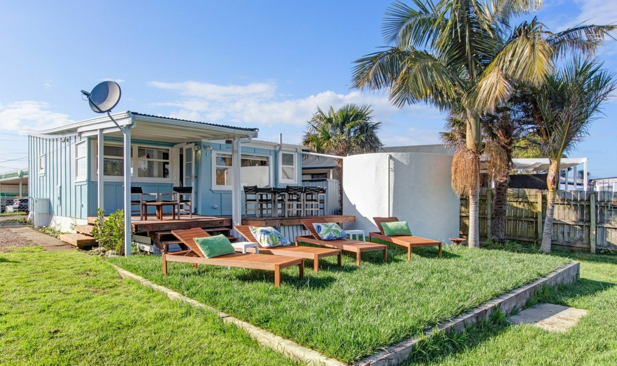 The Little Blue Bach In Oneroa Village By Waiheke Unlimited Buitenkant foto