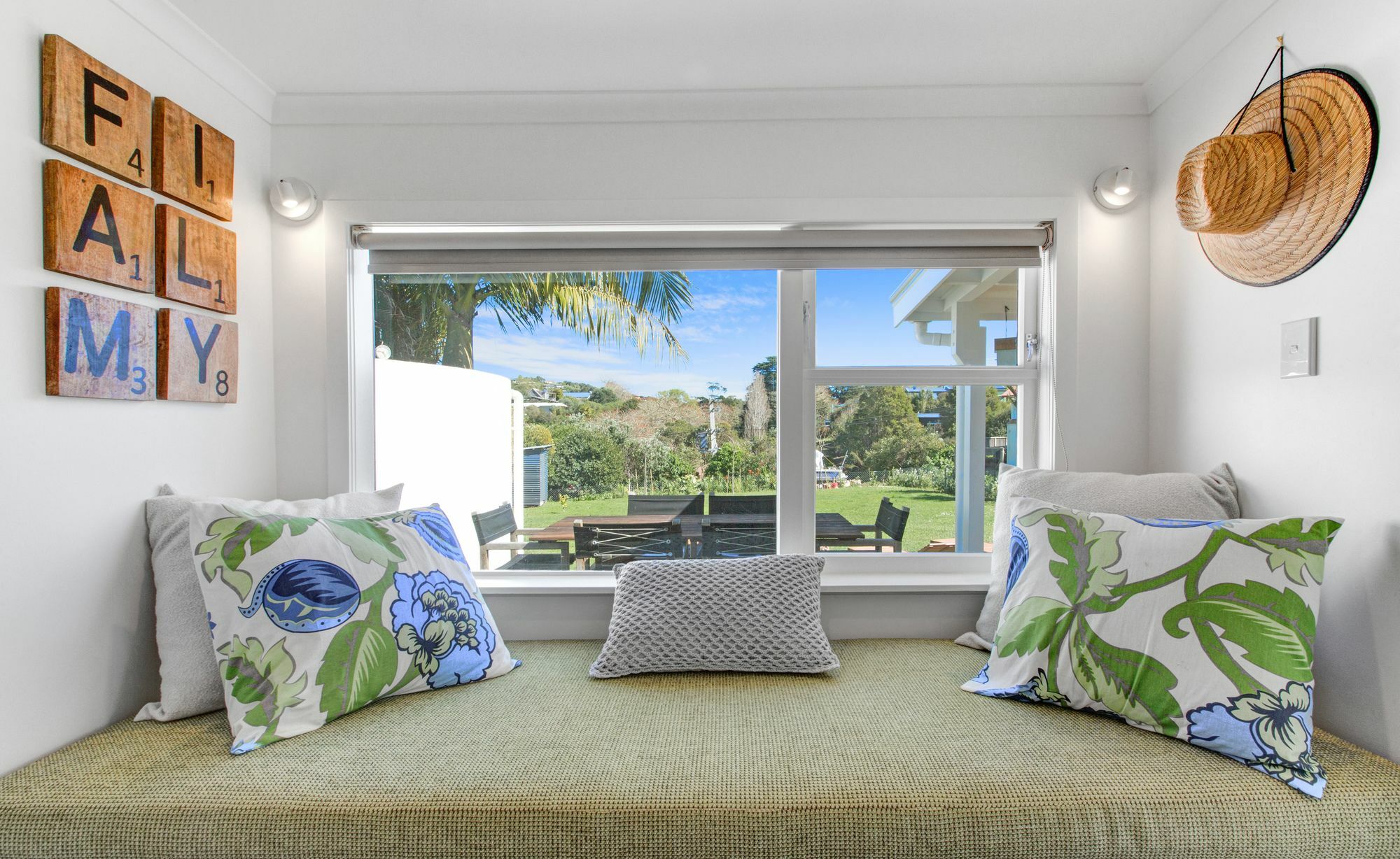 The Little Blue Bach In Oneroa Village By Waiheke Unlimited Buitenkant foto