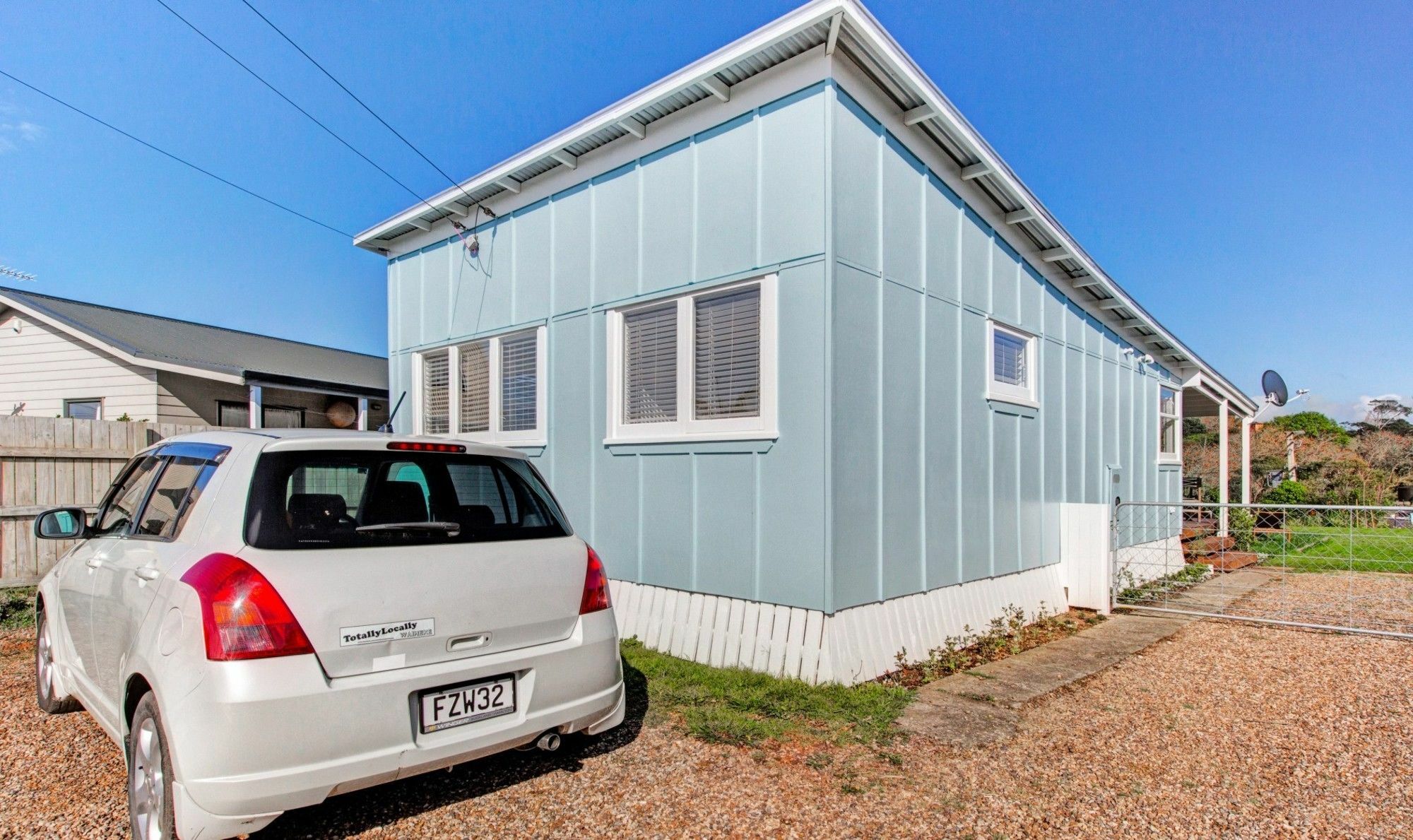 The Little Blue Bach In Oneroa Village By Waiheke Unlimited Buitenkant foto